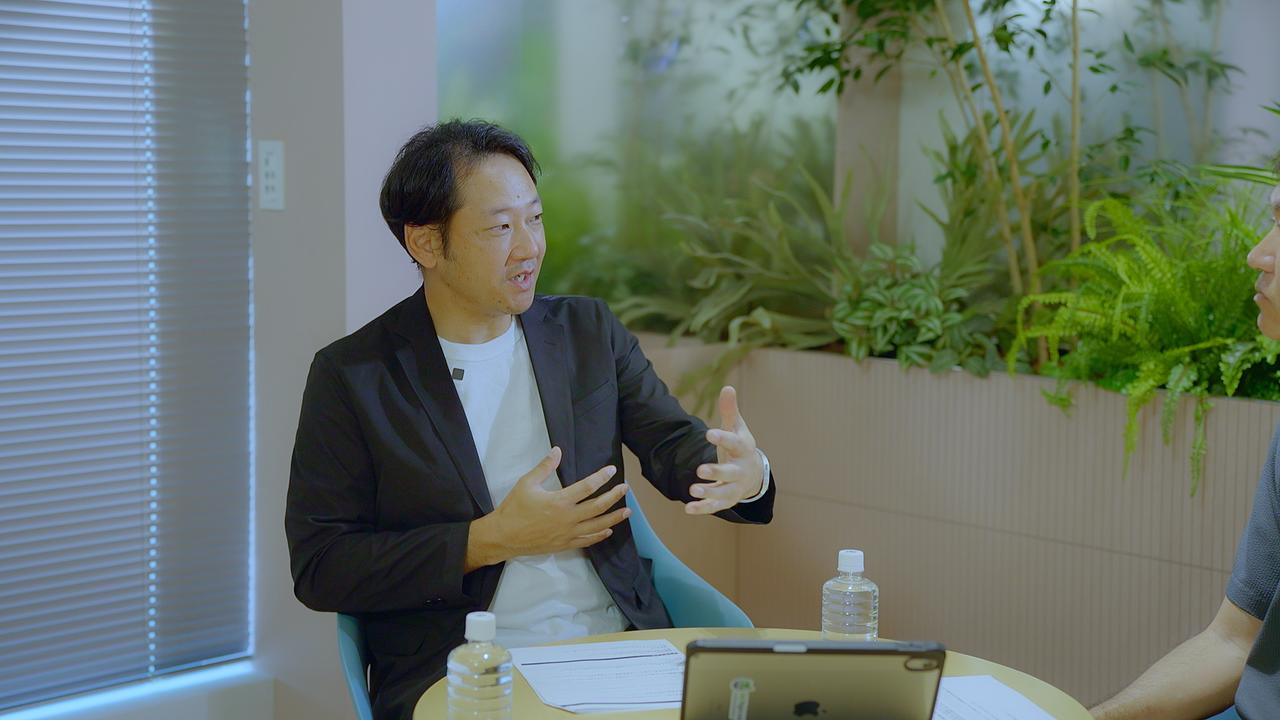 対談する栗山さん