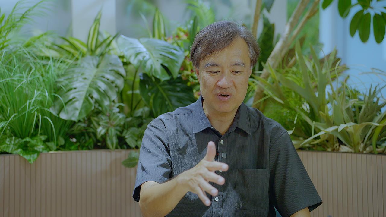 対談する津田さん