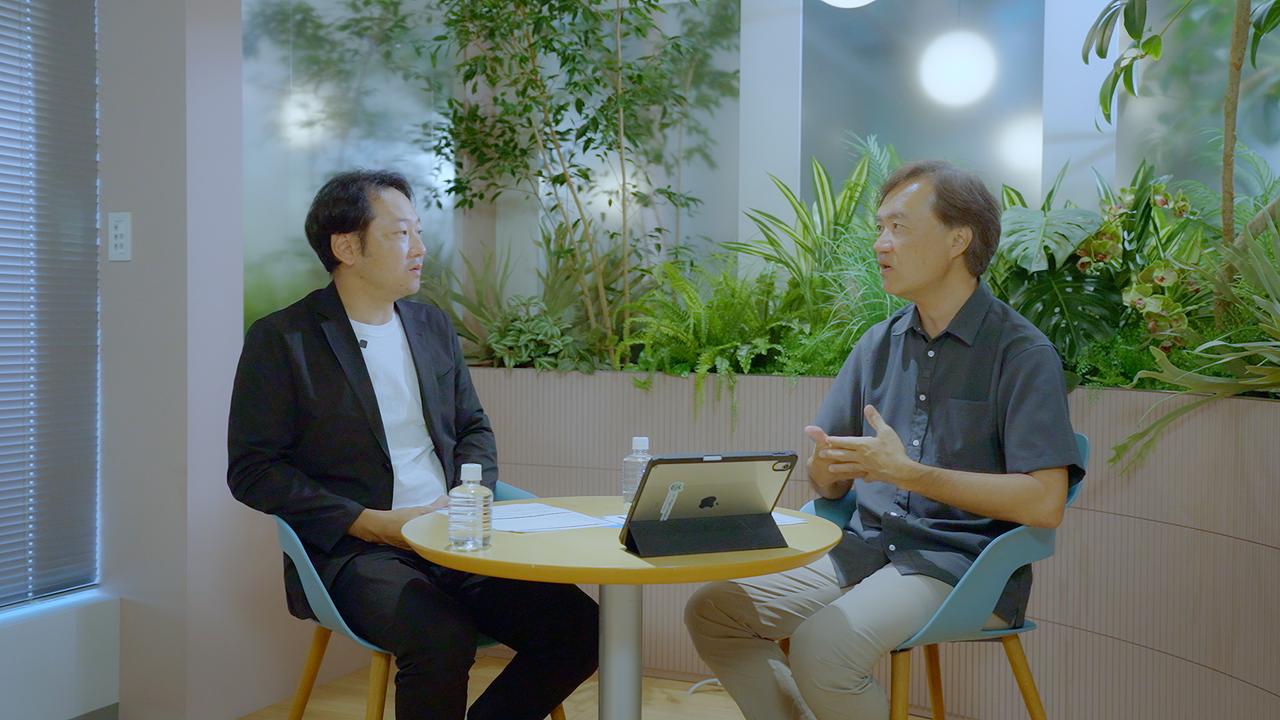 対談する津田さんと栗山さん