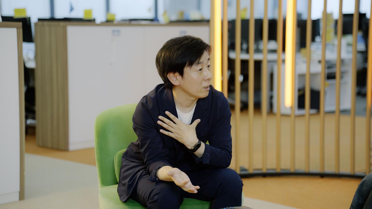 以前のサイボウズの働き方について説明する青野さん