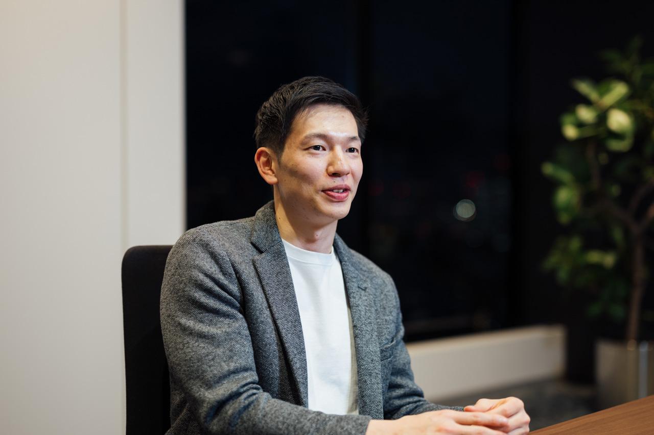 笑顔で話す伊藤さん""