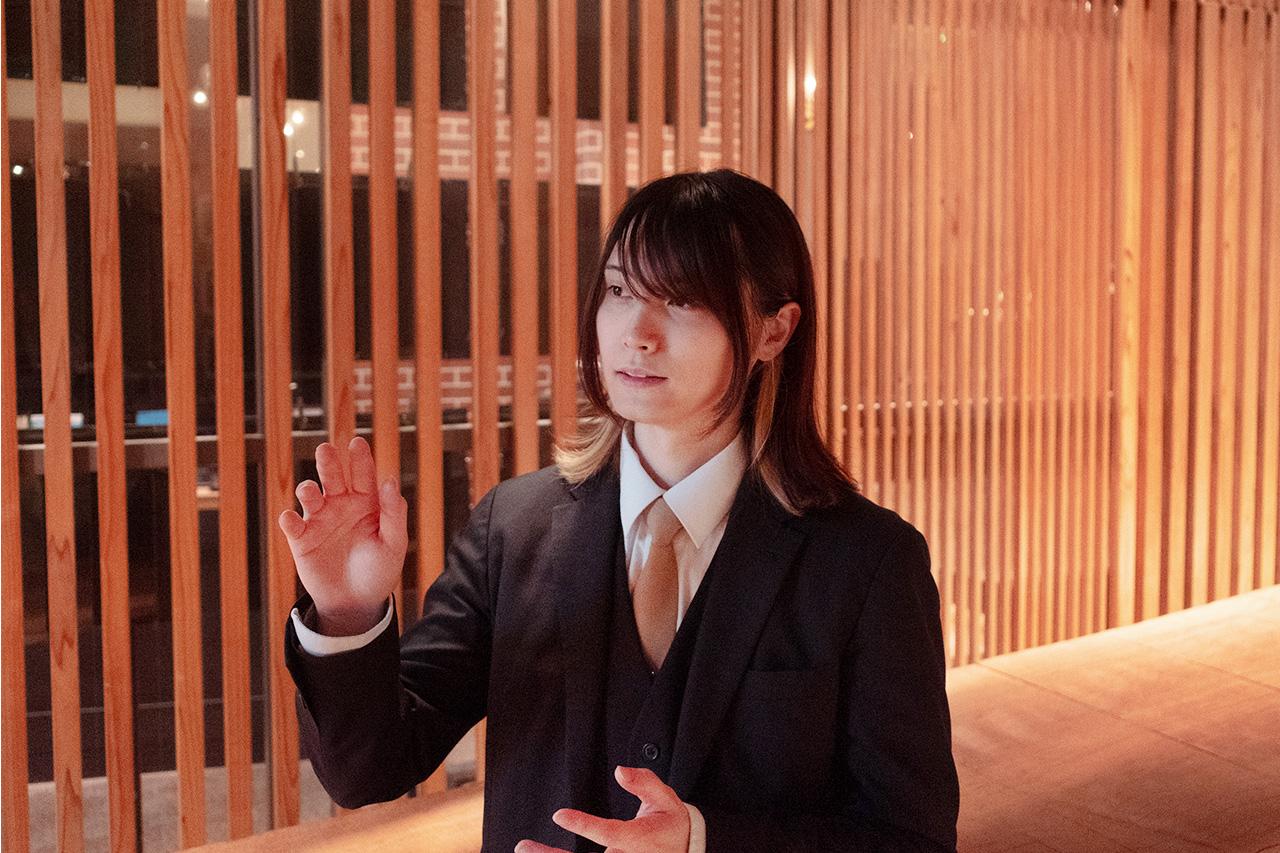 話す津田さん