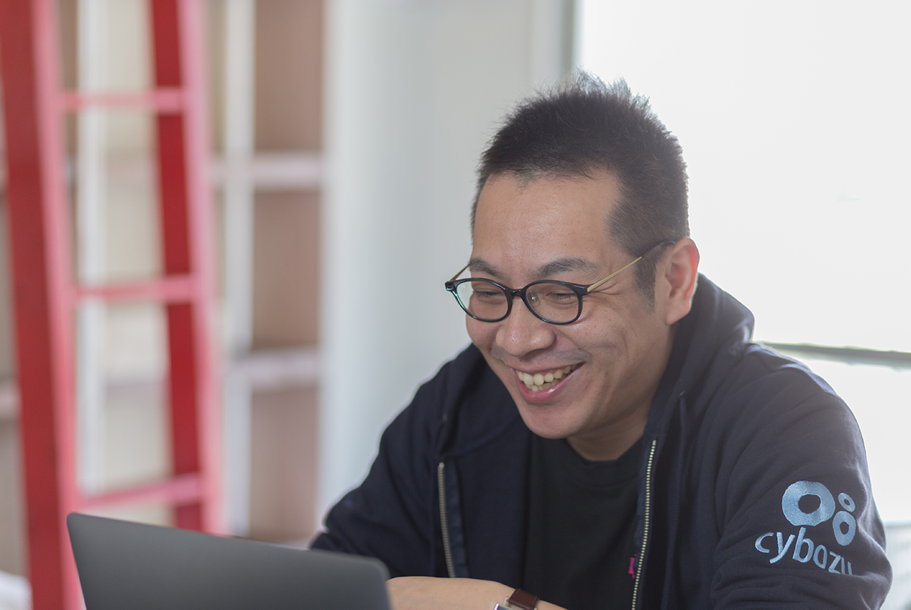 会社でチャレンジをする赤松さん